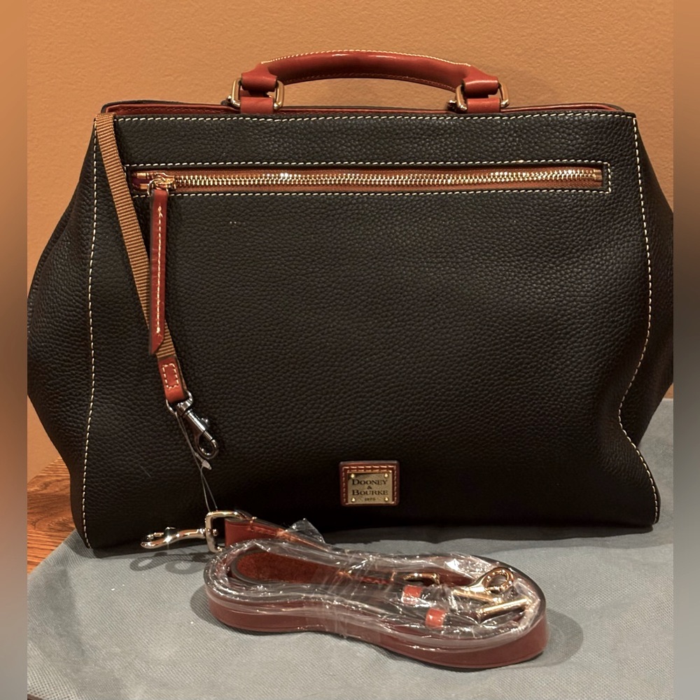 Nwt Dooney & Bourke Black Pebble Grain Satchel/Crossbody. Dust Bag Included.